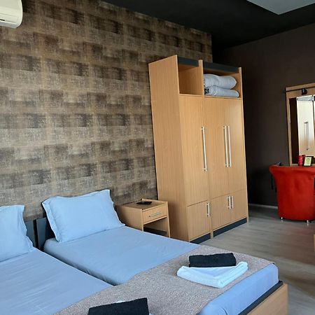 In Club Aparthotel Vrnjačka Banja Exteriör bild