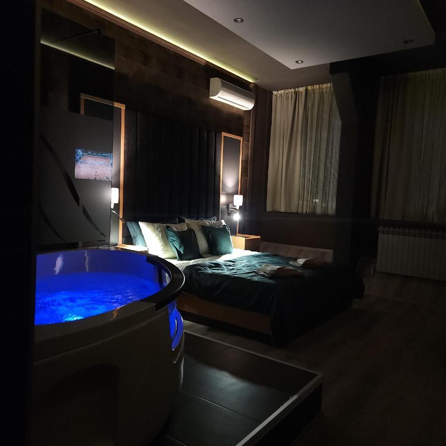 In Club Aparthotel Vrnjačka Banja Exteriör bild