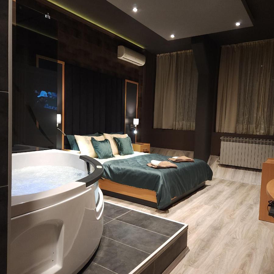 In Club Aparthotel Vrnjačka Banja Exteriör bild