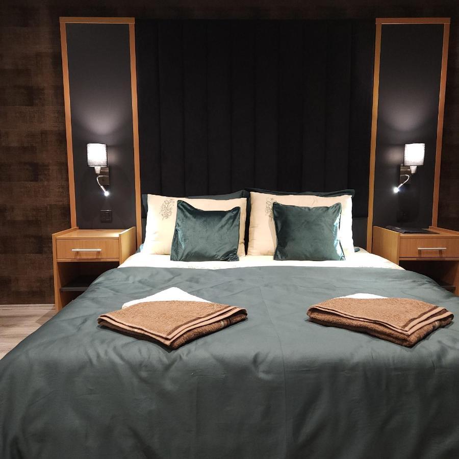 In Club Aparthotel Vrnjačka Banja Exteriör bild