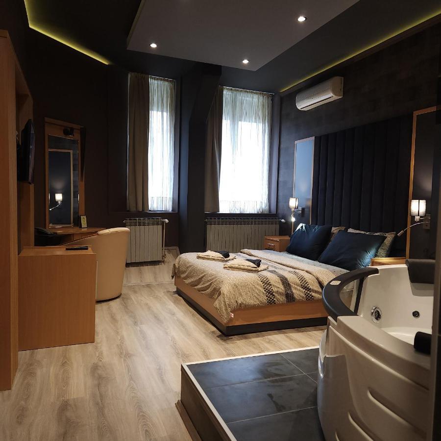 In Club Aparthotel Vrnjačka Banja Exteriör bild