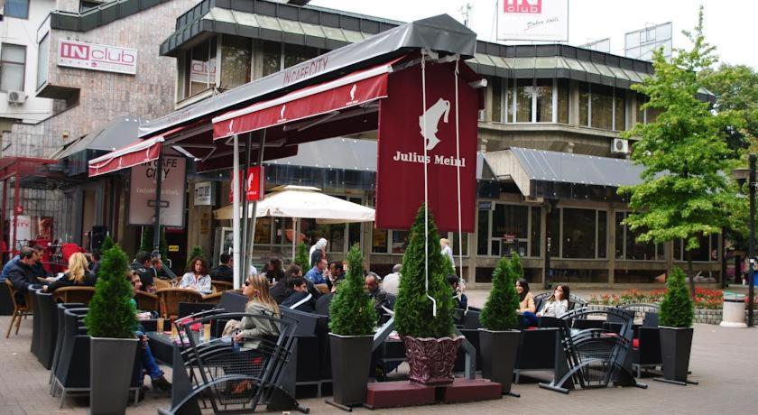 In Club Aparthotel Vrnjačka Banja Exteriör bild