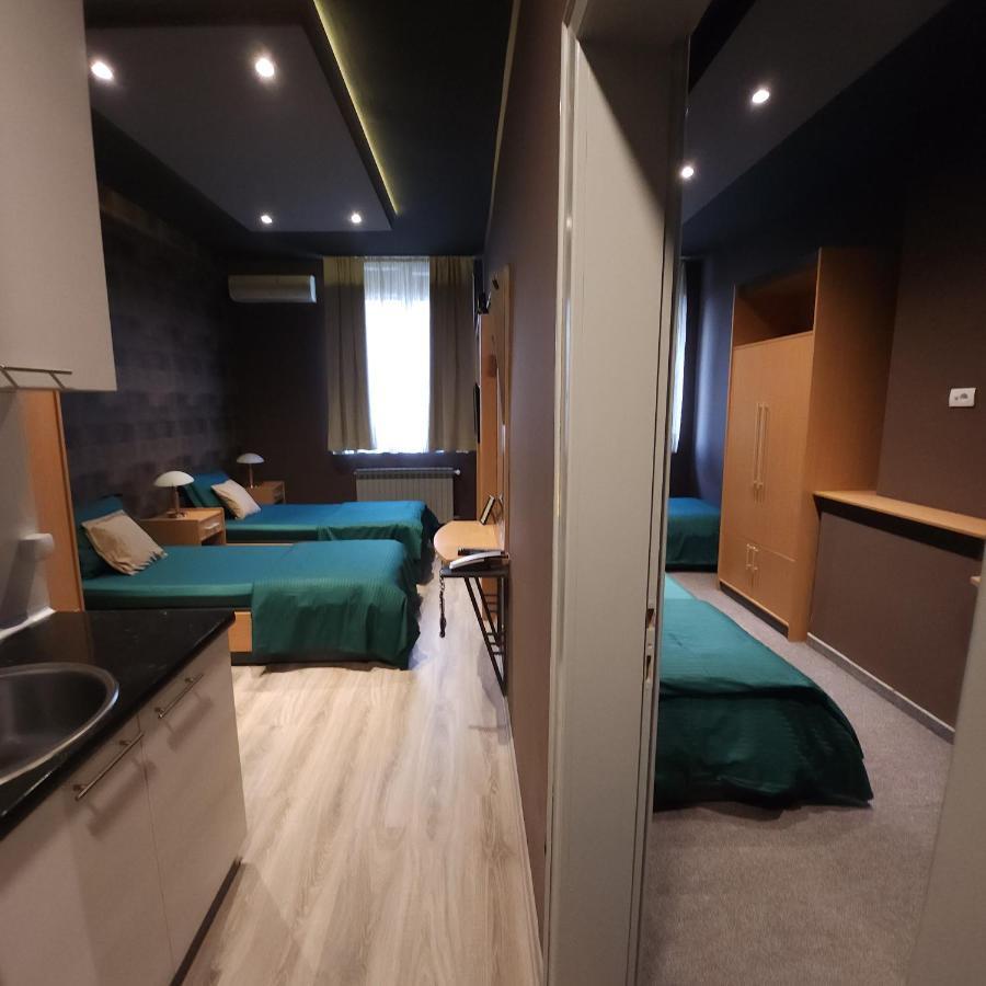 In Club Aparthotel Vrnjačka Banja Exteriör bild