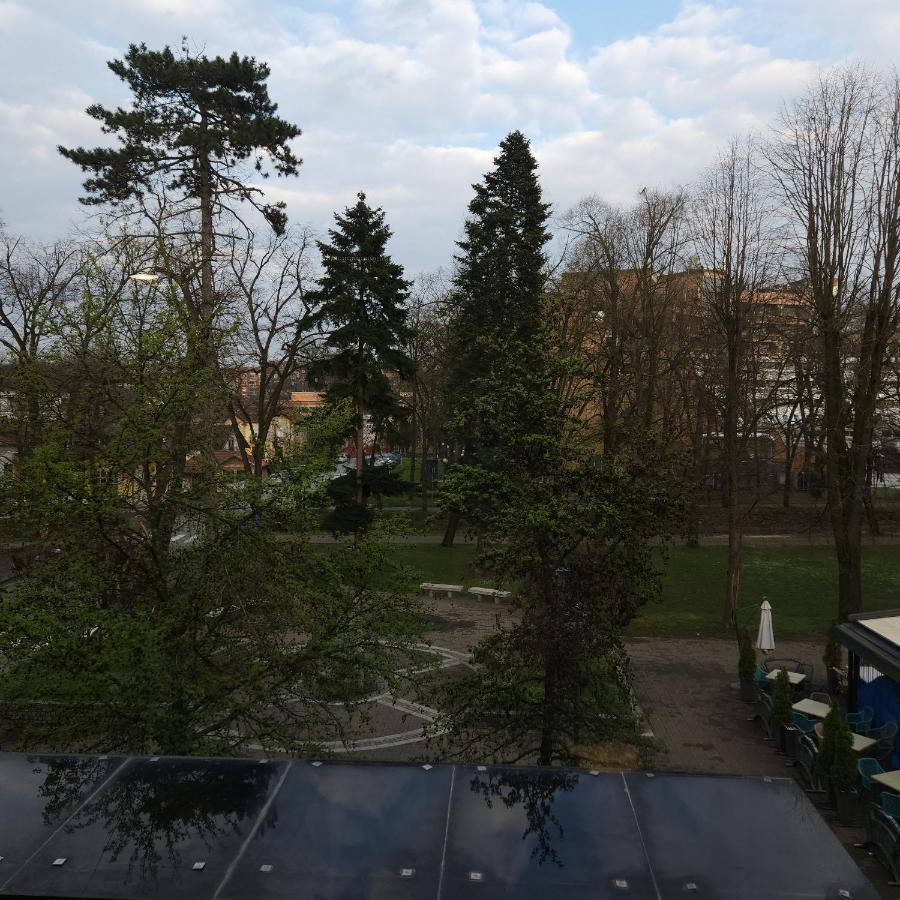 In Club Aparthotel Vrnjačka Banja Exteriör bild