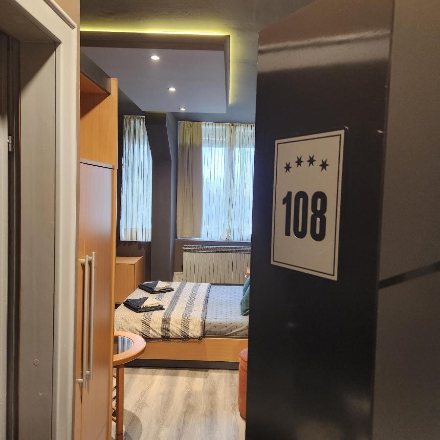 In Club Aparthotel Vrnjačka Banja Exteriör bild