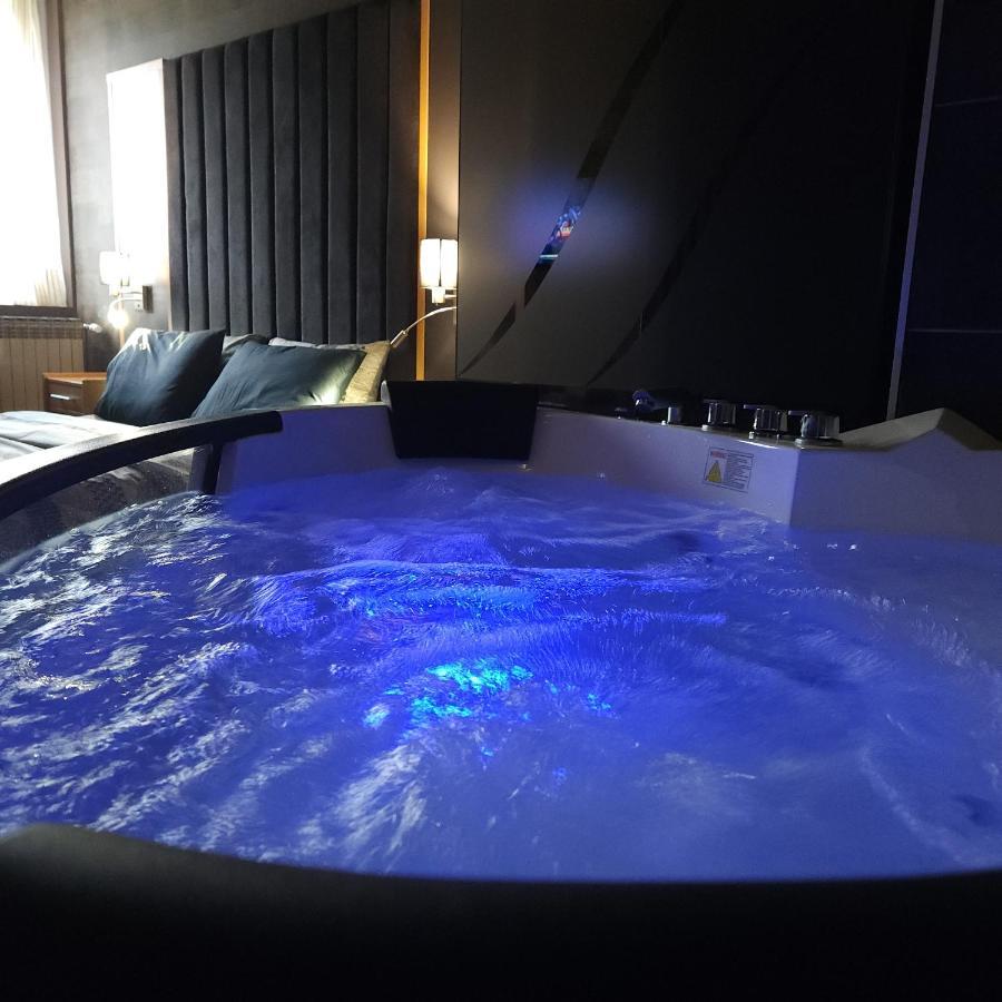 In Club Aparthotel Vrnjačka Banja Exteriör bild