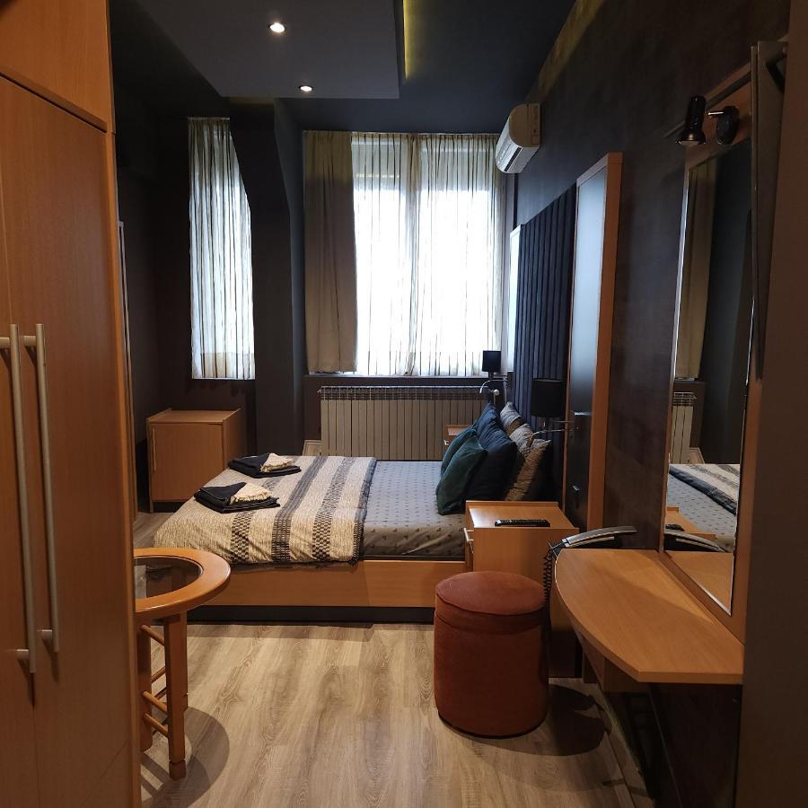 In Club Aparthotel Vrnjačka Banja Exteriör bild