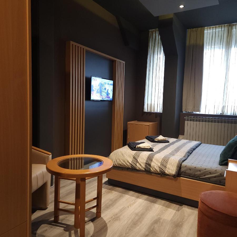 In Club Aparthotel Vrnjačka Banja Exteriör bild