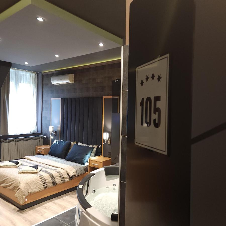 In Club Aparthotel Vrnjačka Banja Exteriör bild