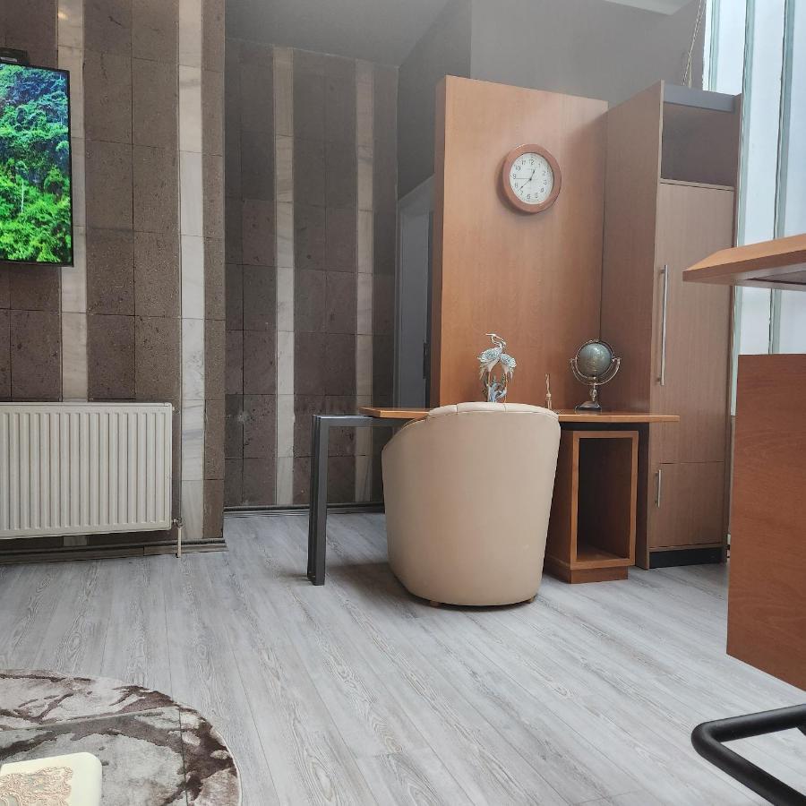 In Club Aparthotel Vrnjačka Banja Exteriör bild