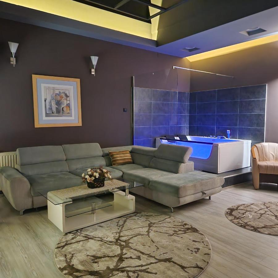In Club Aparthotel Vrnjačka Banja Exteriör bild