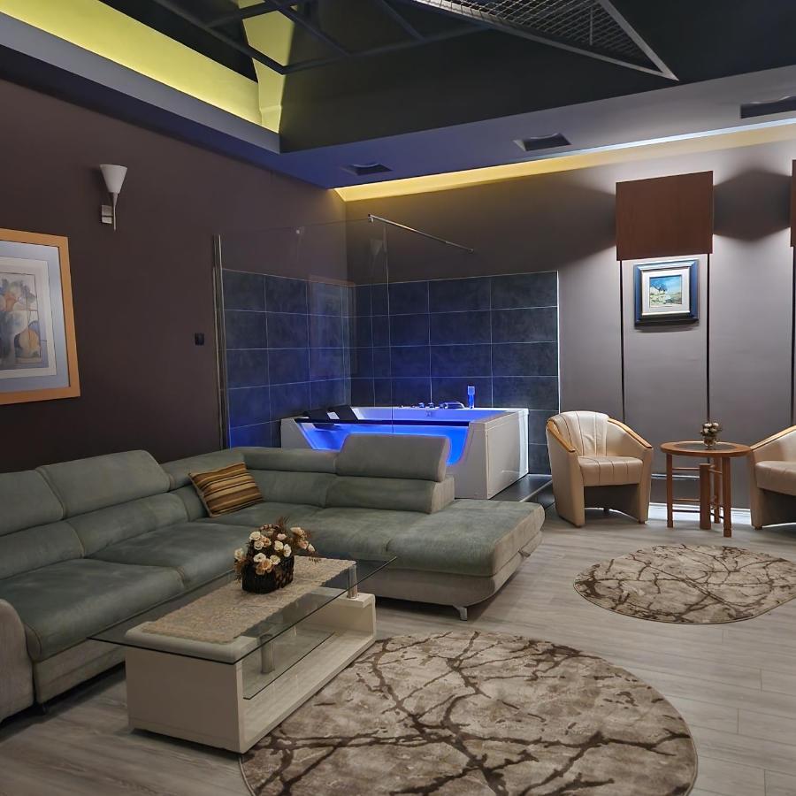 In Club Aparthotel Vrnjačka Banja Exteriör bild