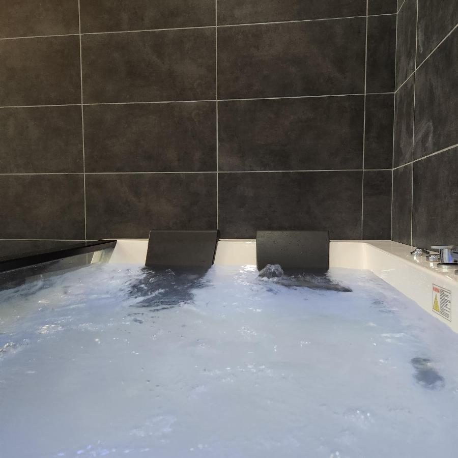 In Club Aparthotel Vrnjačka Banja Exteriör bild