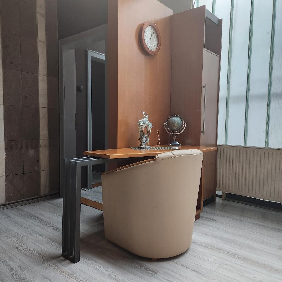 In Club Aparthotel Vrnjačka Banja Exteriör bild