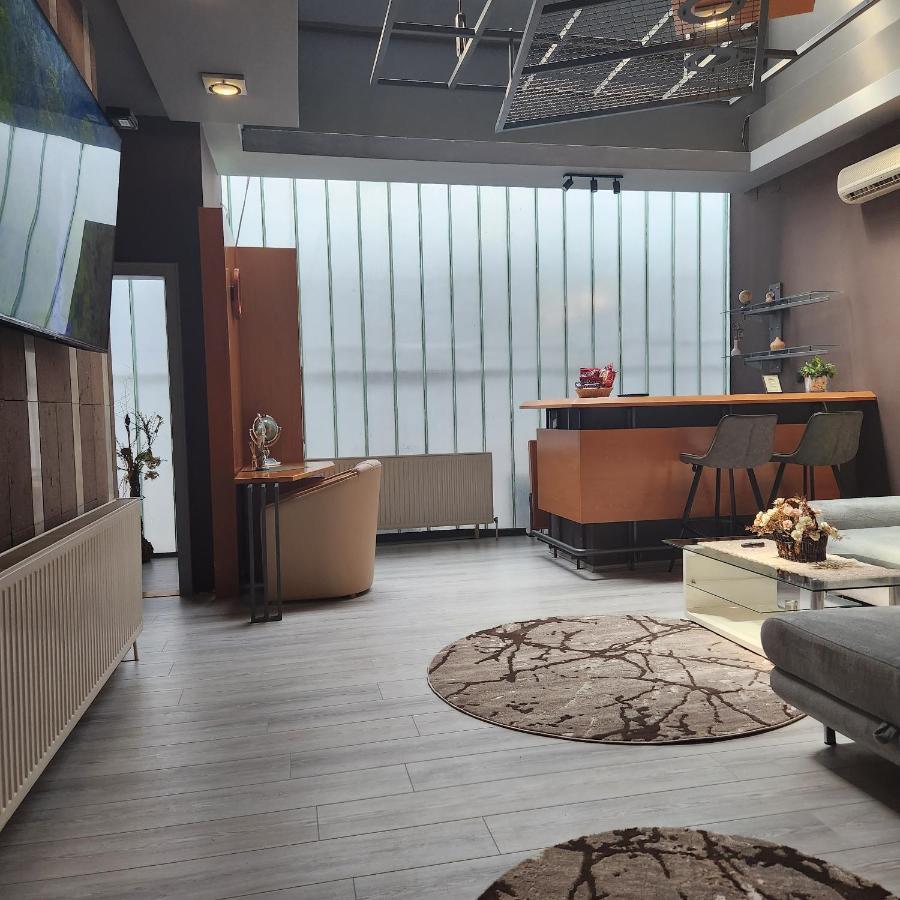 In Club Aparthotel Vrnjačka Banja Exteriör bild