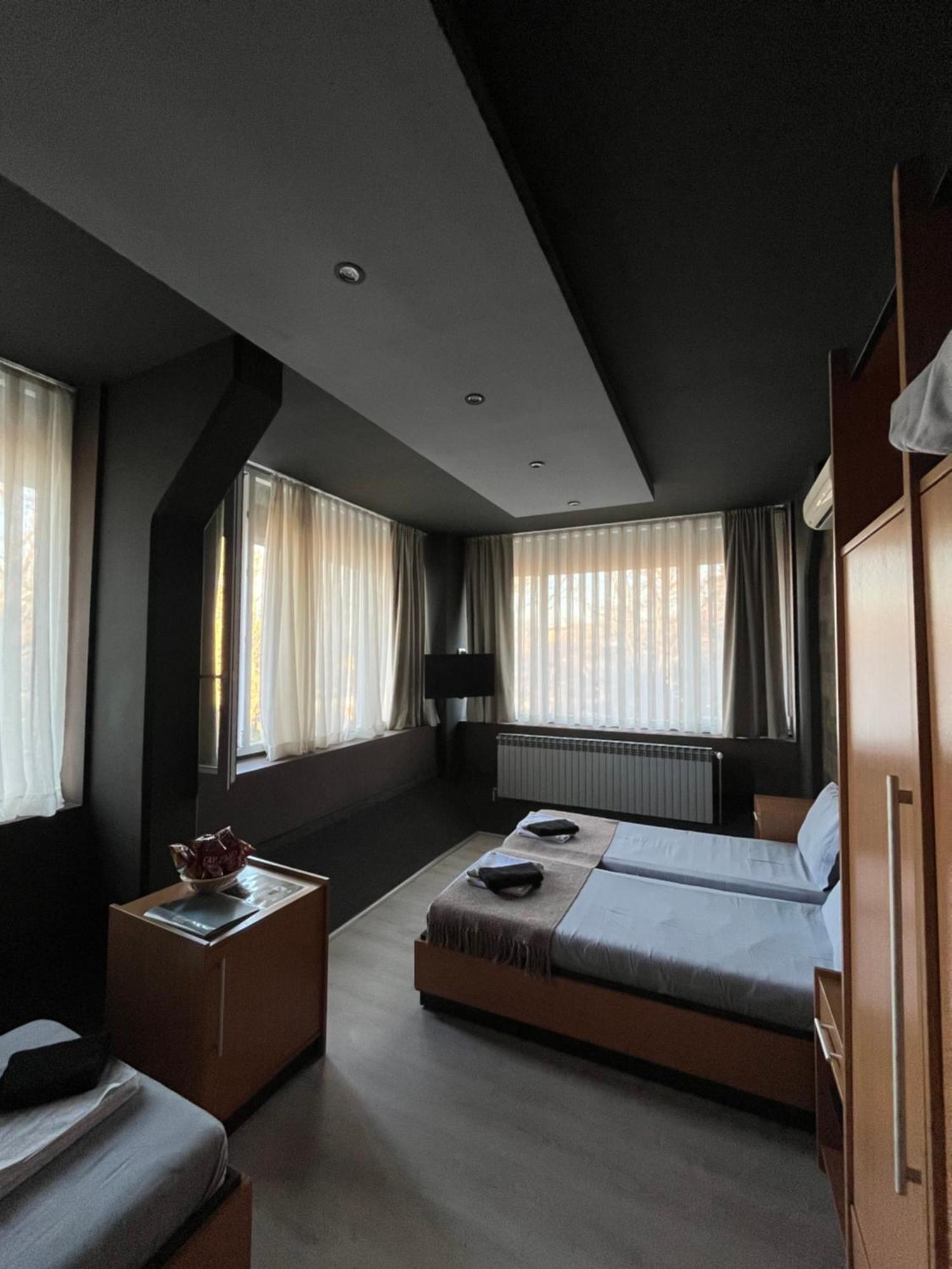 In Club Aparthotel Vrnjačka Banja Exteriör bild